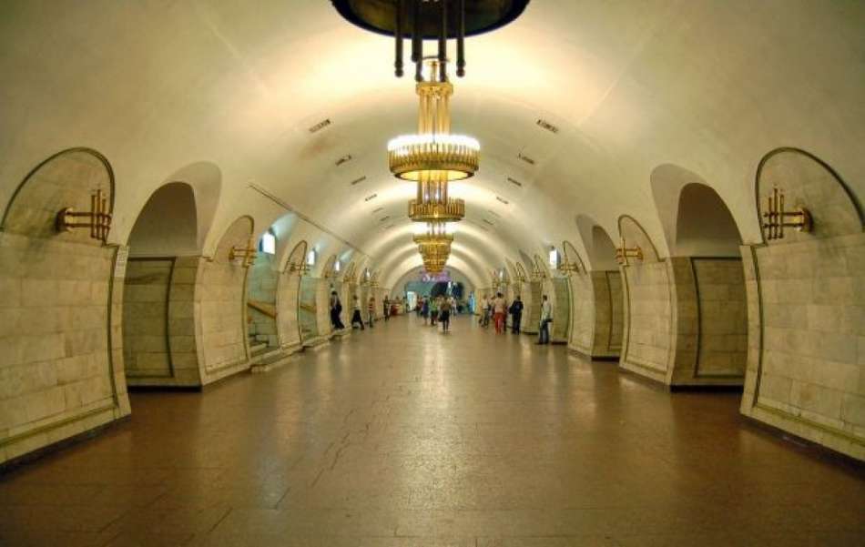 В Киеве преложили дерусифицировать станцию метро "Площадь Льва Толстого": как хотят назвать