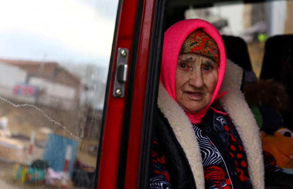 Пенсионеры и война: как получают пенсии переселенцы и хватает ли государству средств