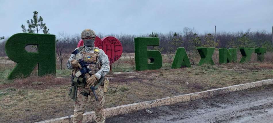 Оккупанты пытаются выжимать ВСУ из Бахмута, между группировками РФ 5 км - эксперт