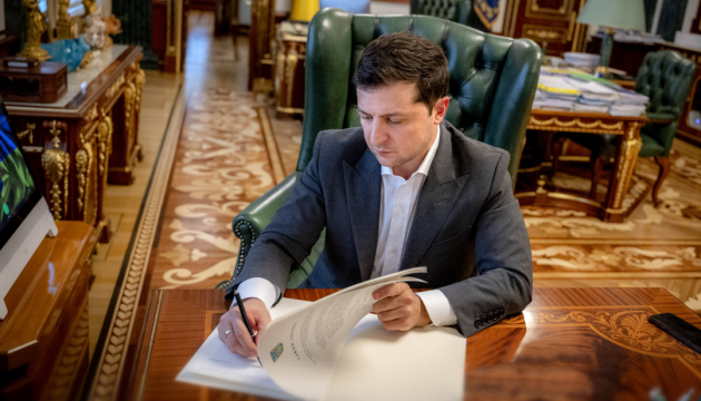 Президент звільнив уповноваженого з питань взаємодії з громадськими формуваннями