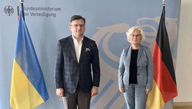 Кулеба обговорив з міністром оборони ФРН шляхи посилення військової підтримки України