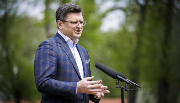 Україна виграє війну, якщо матиме достатньо зброї – Кулеба