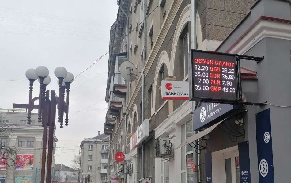 НБУ дозволив банкам продавати населенню готівкову іноземну валюту