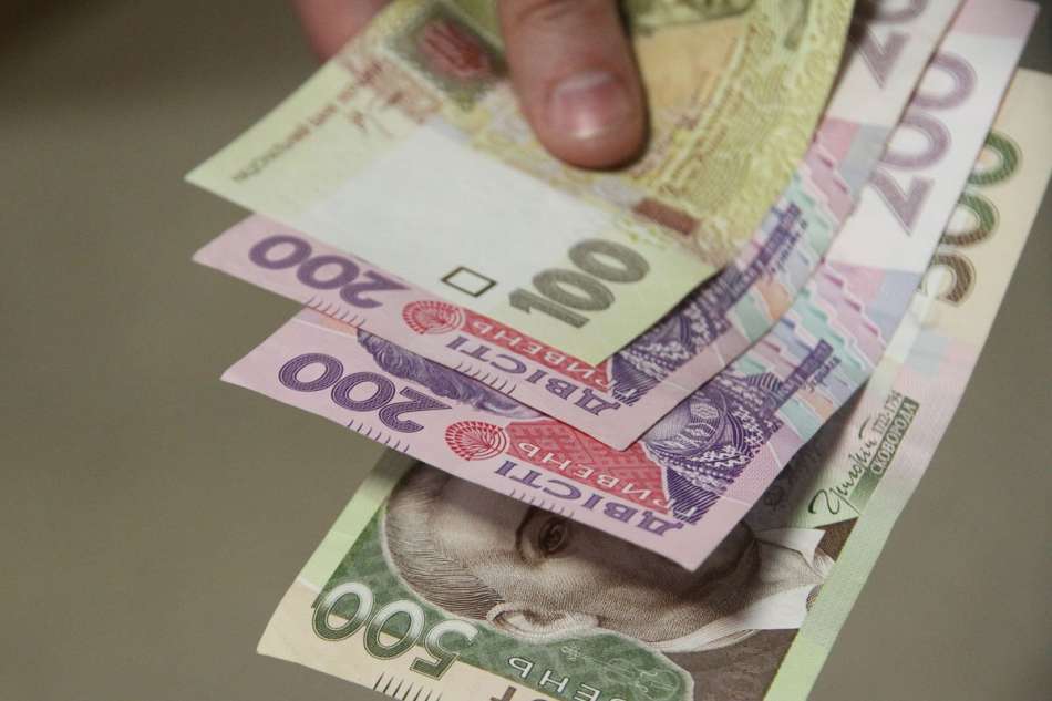 Країни ЄС дозволять українським біженцям безкоштовно обмінювати гривню за курсом НБУ